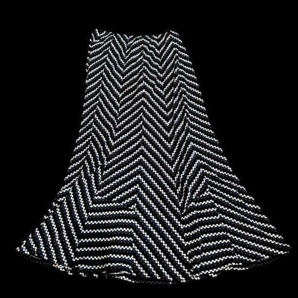 WOMENS CATO MAXI SKIRT BLACK WHITE GRAY PATTERN SIZE SMALL - Picture 1 of 3